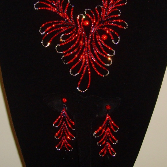 Rhinestone and Black Japanned Necklace and Earring - Picture 10 of 16
